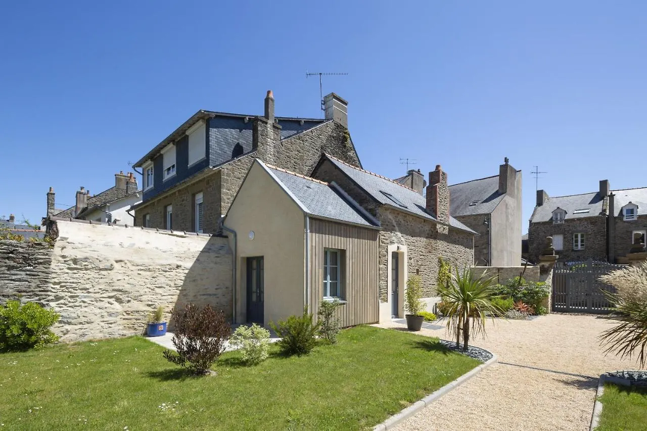 Holiday home Cancale La Houle, Maison 6 Personnes, Parking, Jar Villa